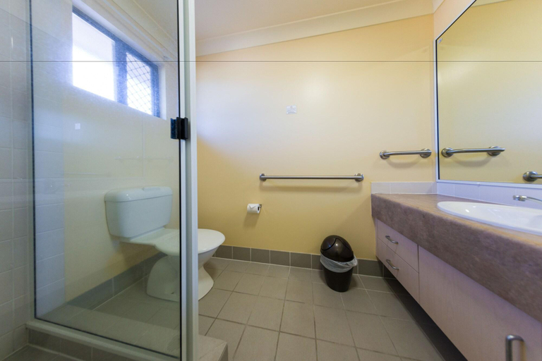 Bathroom 3, Winter Sun Motel, Rockhampton