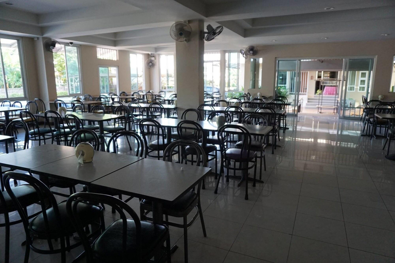 Food & Drinks 5, Maihom Resort Dechatiwong Bridge, Muang Nakhon Sawan