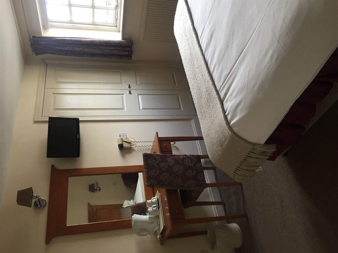 Bedroom 5, The Crown Inn, Swindon