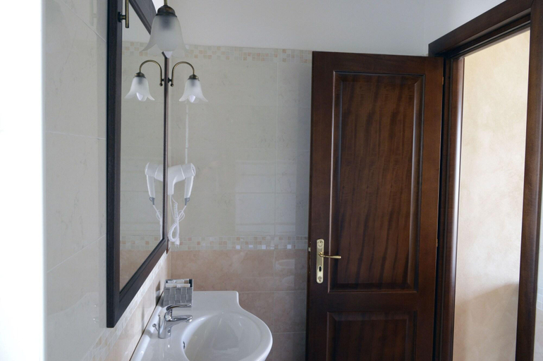 Bathroom 5, Villa Catiè, Napoli