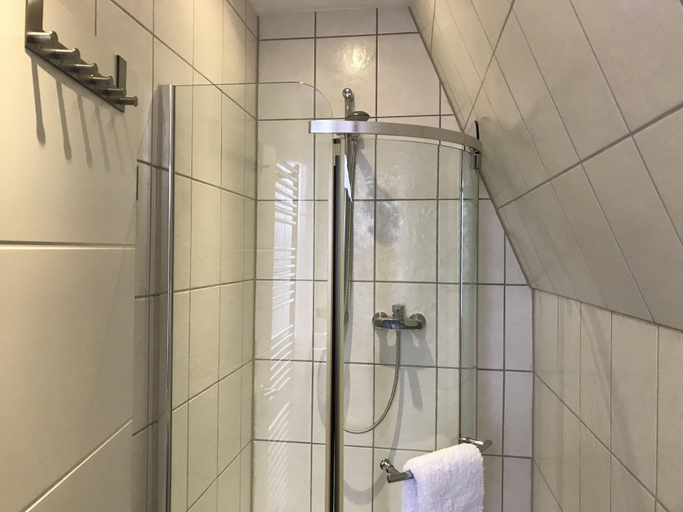 Bathroom 4, Raffelberger Hof, Mülheim an der Ruhr