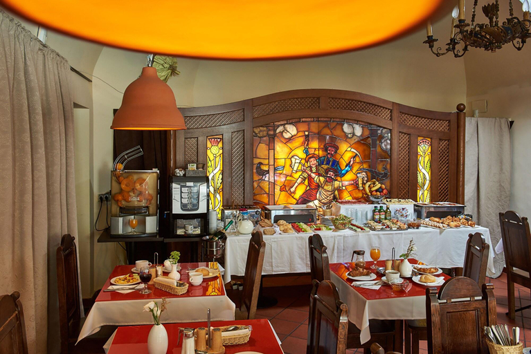 Food & Drinks 5, Lion Premium Hotel, Budapesti