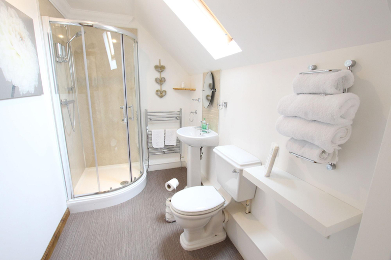Bathroom 3, Culliss House, Highland