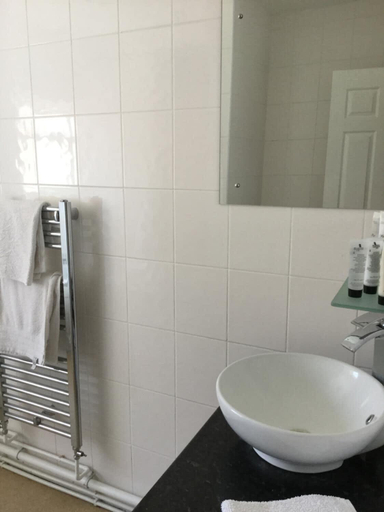 Bathroom 4, The Huntsman, Staffordshire