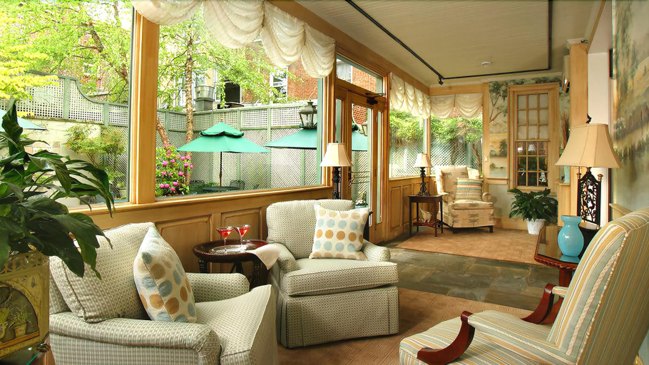 Public Area 3, Lambertville House, Hunterdon