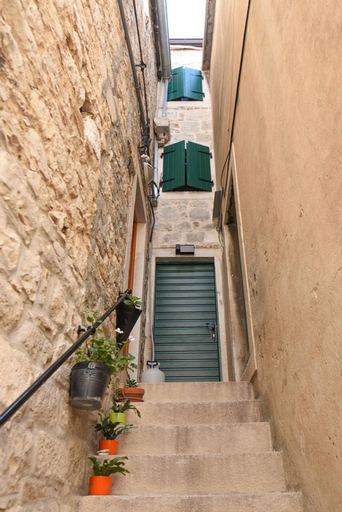 Public Area 3, Pylon Rooms, Split