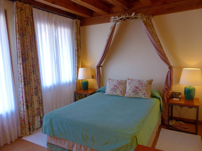 Bedroom 2, Hostería del Arco, Segovia