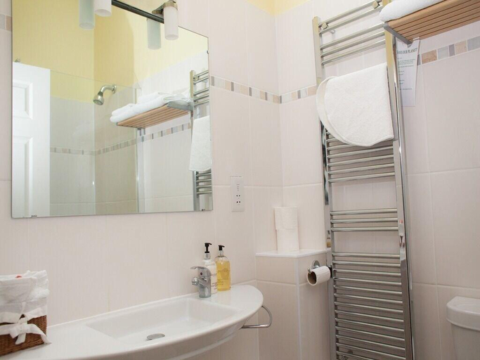Bathroom 4, The Brownlow, Buckinghamshire