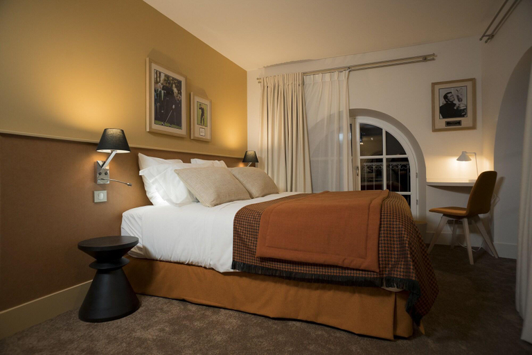 Bedroom 4, Hotel Le Grand Slam, Eure