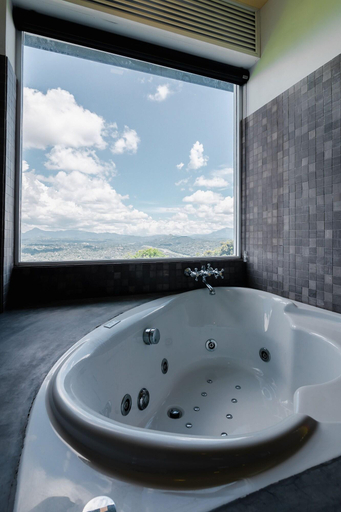 Bathroom 4, Mount Blue Kandy, K.F.G. & G. Korale