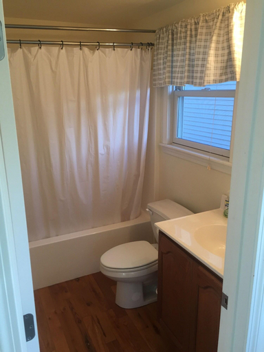 Bathroom, The Attleboro House, Dukes