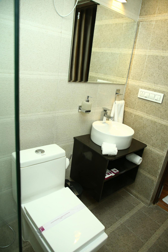 Bathroom 3, Kensington Suites, Bangalore
