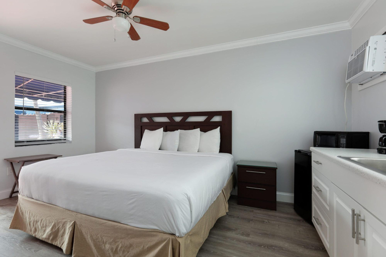 Bedroom 2, OceanSide Boutique Hotel - Hollywood, Broward