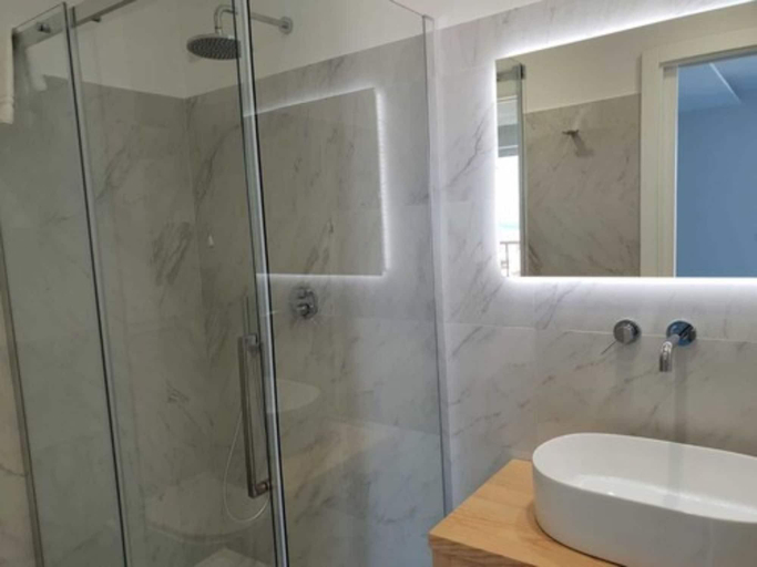Bathroom 5, Younique, Napoli