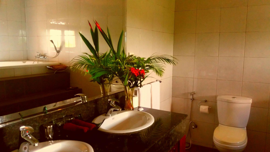 Bathroom 5, Asian Jewel Boutique Hotel, Hikkaduwa