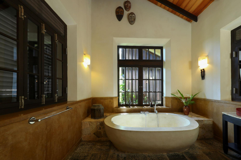 Bathroom 5, Sergeant House, Habaraduwa