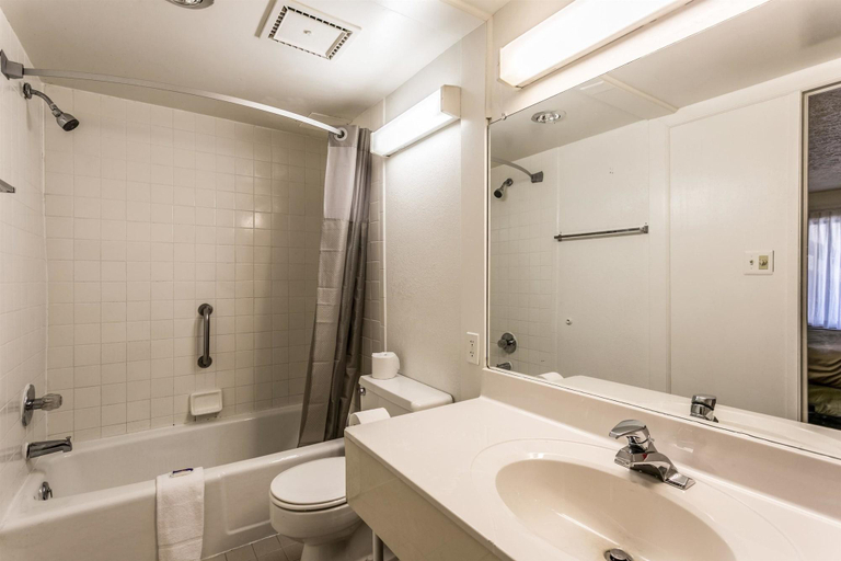 Bathroom 4, Americas Best Value Inn Edgewood, Harford