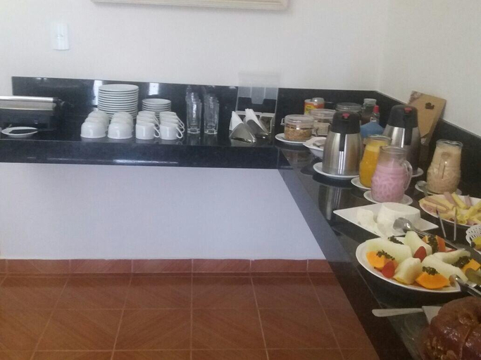 Food & Drinks 5, Hotel Kaeru, Avare
