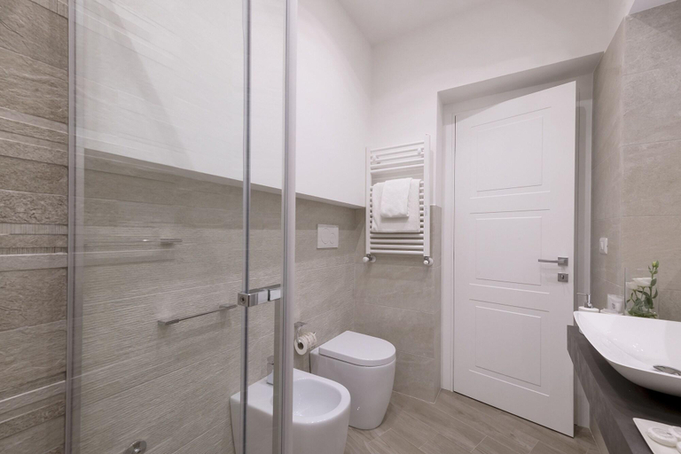 Bathroom 4, St. Peter Fortytwo, Rome