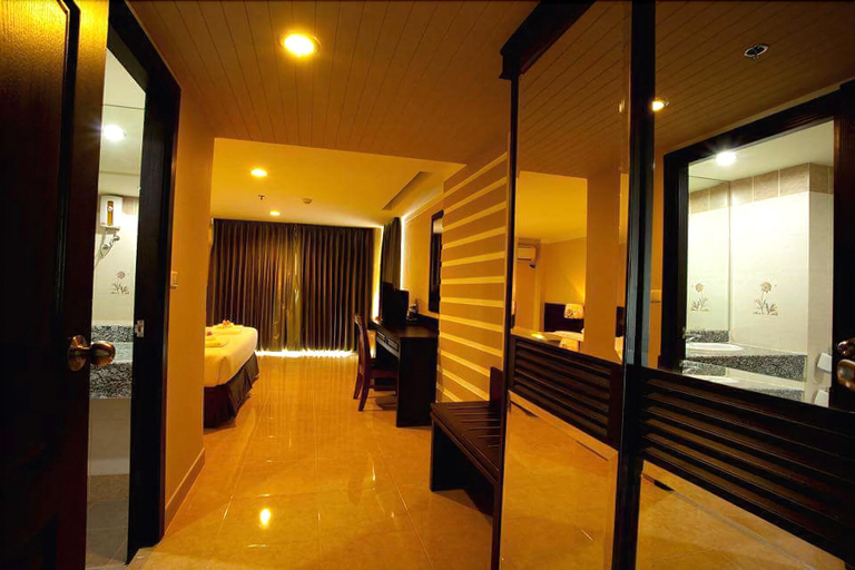 Public Area 2, J & Y Lodge Hotel, Muang Chon Buri