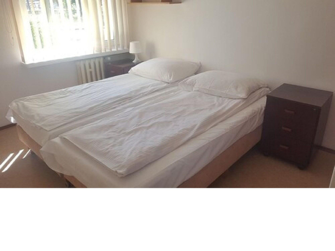 Bedroom 3, Halo Hel, Puck