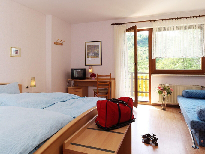 Bedroom 3, Weinhaus Pension zur Mühle, Bernkastel-Wittlich