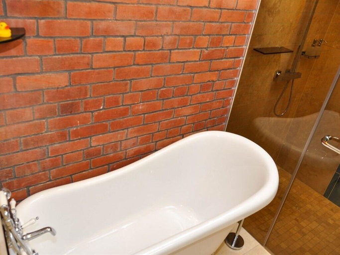 Bathroom 5, The Somerset House Hotel Weymouth, Dorset