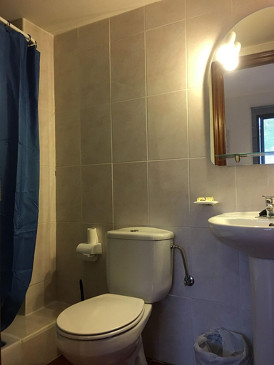 Bathroom 4, B&B Yeguada la parrilla, Madrid