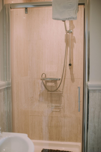 Bathroom 3, The Royal Valentia Hotel