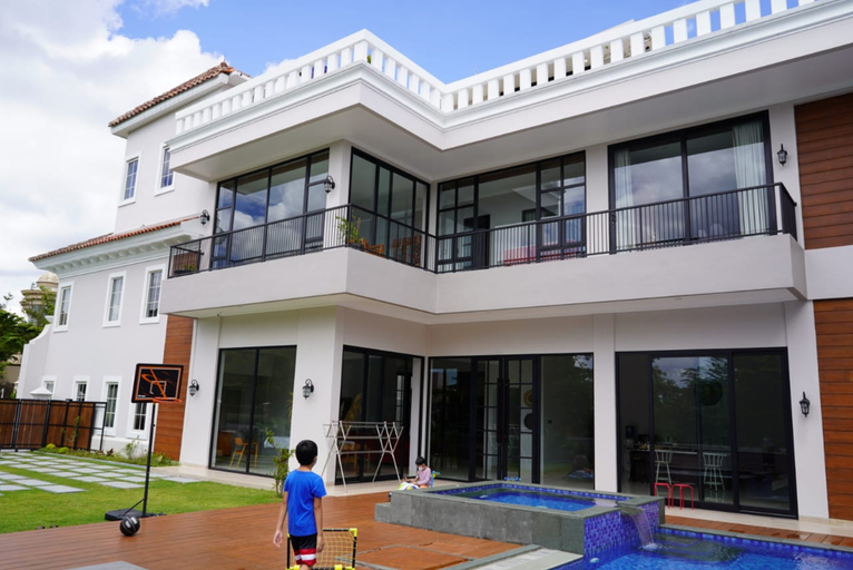 Exterior & Views 3, Villa Satu Hati 6BR with Private Pool, Bogor