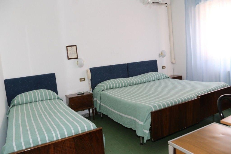 Bedroom 3, Hotel Andrea Doria, Lucca