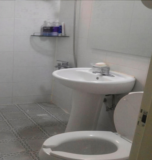 Bathroom, You Motel, Gumi