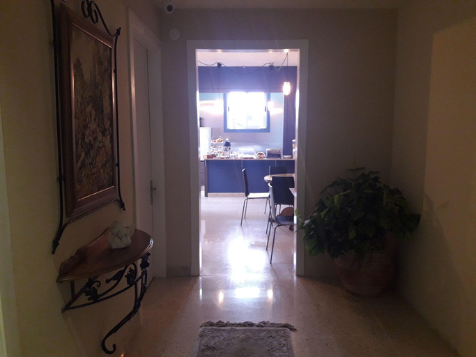 Others 5, Estrella Lodging