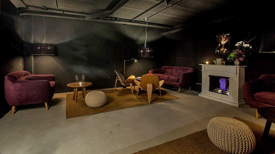 Public Area 3, La Casita De La Planta, Valladolid