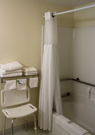Bathroom 4, Voyager Inn, Mackinac