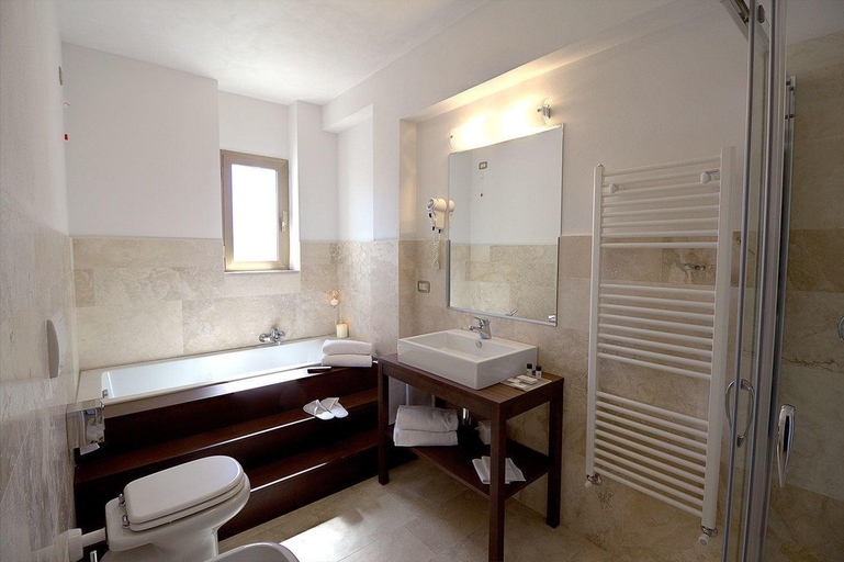 Bathroom 5, Hotel Park, Arezzo