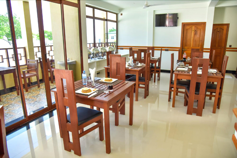 Others 5, Hotel Muraka