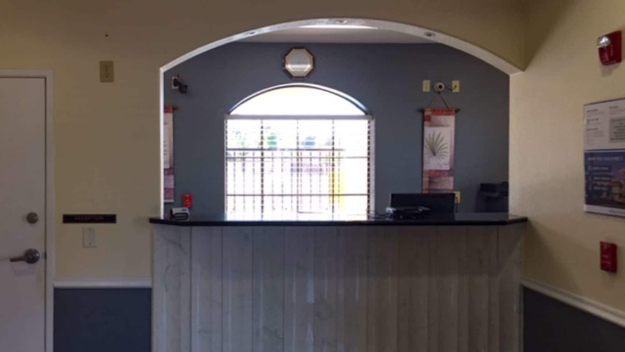 Public Area 2, Motel 6 Tyler, TX, Smith