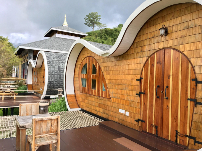 Exterior & Views 13