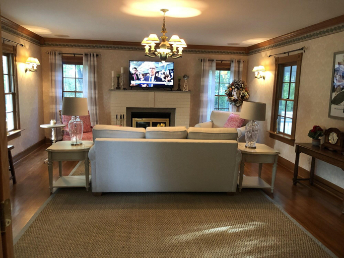 Public Area 2, Biddle Point Inn & Event Venue, Marshall