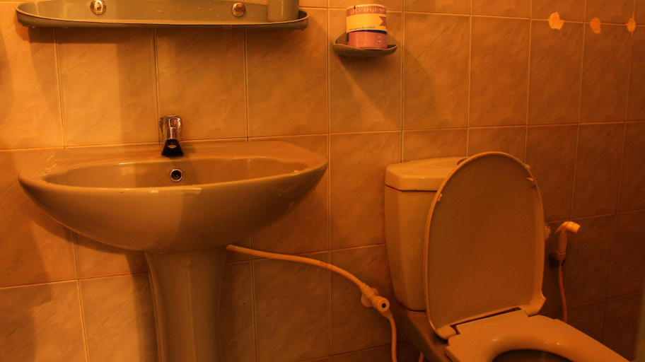 Bathroom 3, La Villa Guest House, Habaraduwa