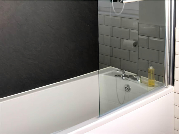 Bathroom 4, The Courie Inn, Stirling