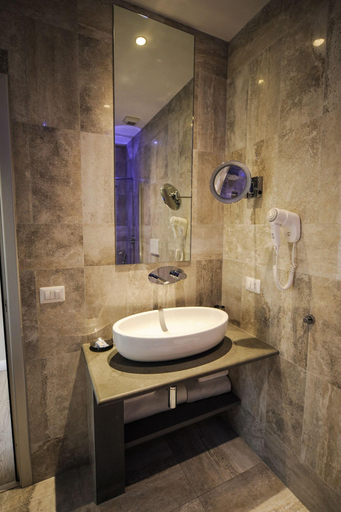 Bathroom 5, The Roman Empire Guesthouse, Rome