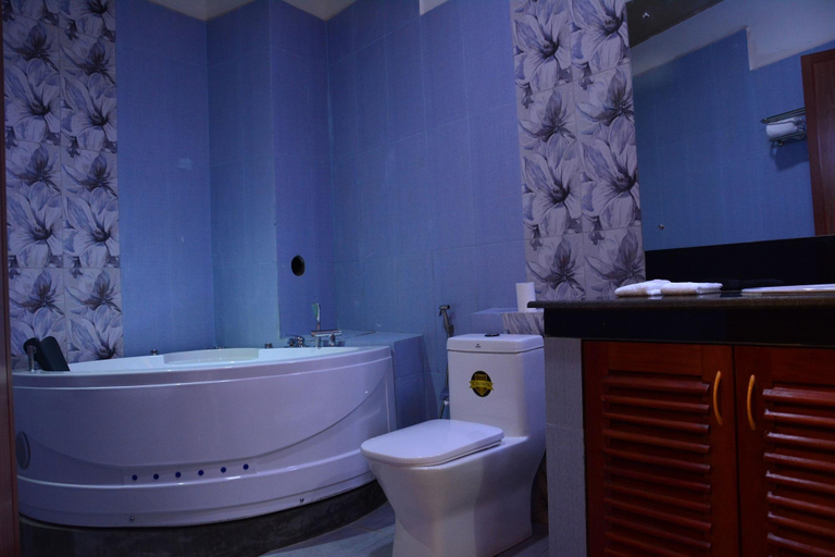 Bathroom 4, Gloria Grand Unawatuna Hotel, Habaraduwa