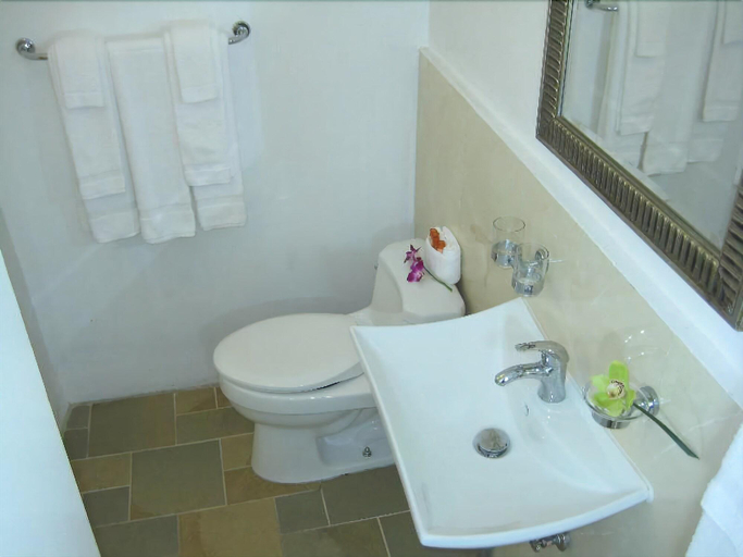 Bathroom, La Playita