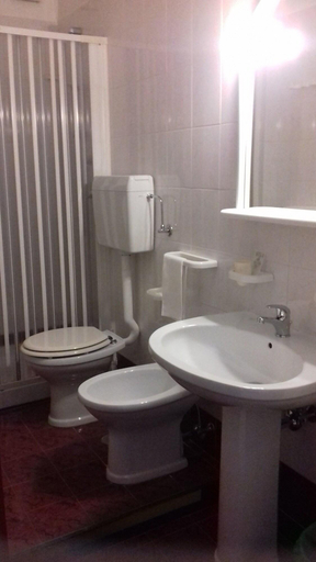 Bathroom 4, Hotel Caimo Bed-Breakfast, Potenza