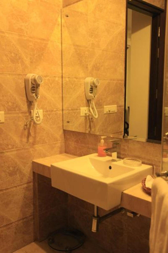 Bathroom 4, Hotel Indiyaah Inn, Gurgaon