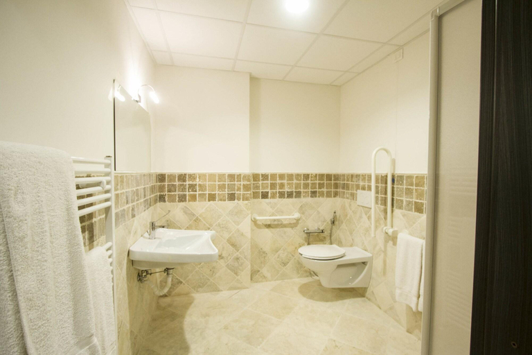 Bathroom 5, Hotel Arezzo ASC, Arezzo