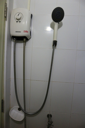 Bathroom 4, Bann Bunga, Ratchathewi