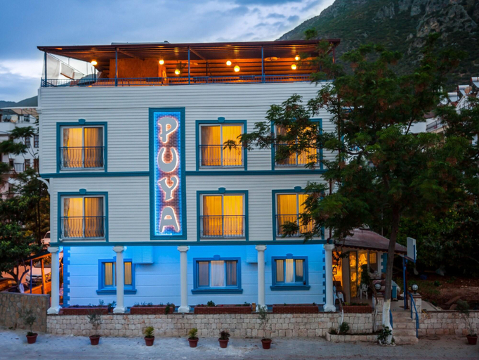 Exterior & Views